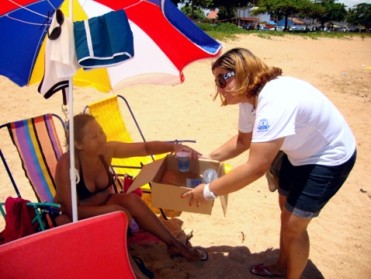 SAAE  realiza campanha para conscientizar turistas e moradores nos balneários de Aracruz