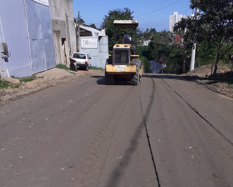 Setrans realiza aplicação de revsol em vias de Aracruz