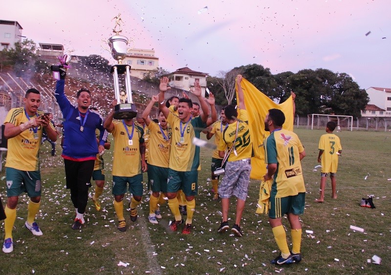 Equipes do EC Pau Brasil consagram-se campeãs do torneio municipal de futebol 