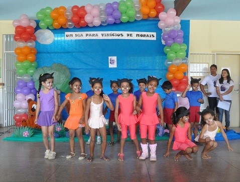 Alunos da Educação Infantil dão show durante “Um dia para Vinícius de Moraes”