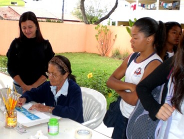 CMEB “Paulo Freire” realiza visita ao Centro de Convivência dos Idosos e Recanto do Ancião