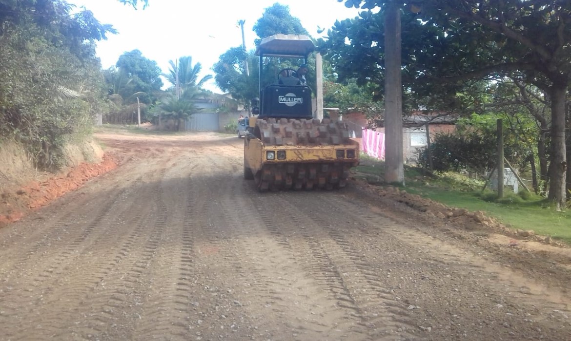 Comunidade do Sauê recebe serviços de patrolamento 