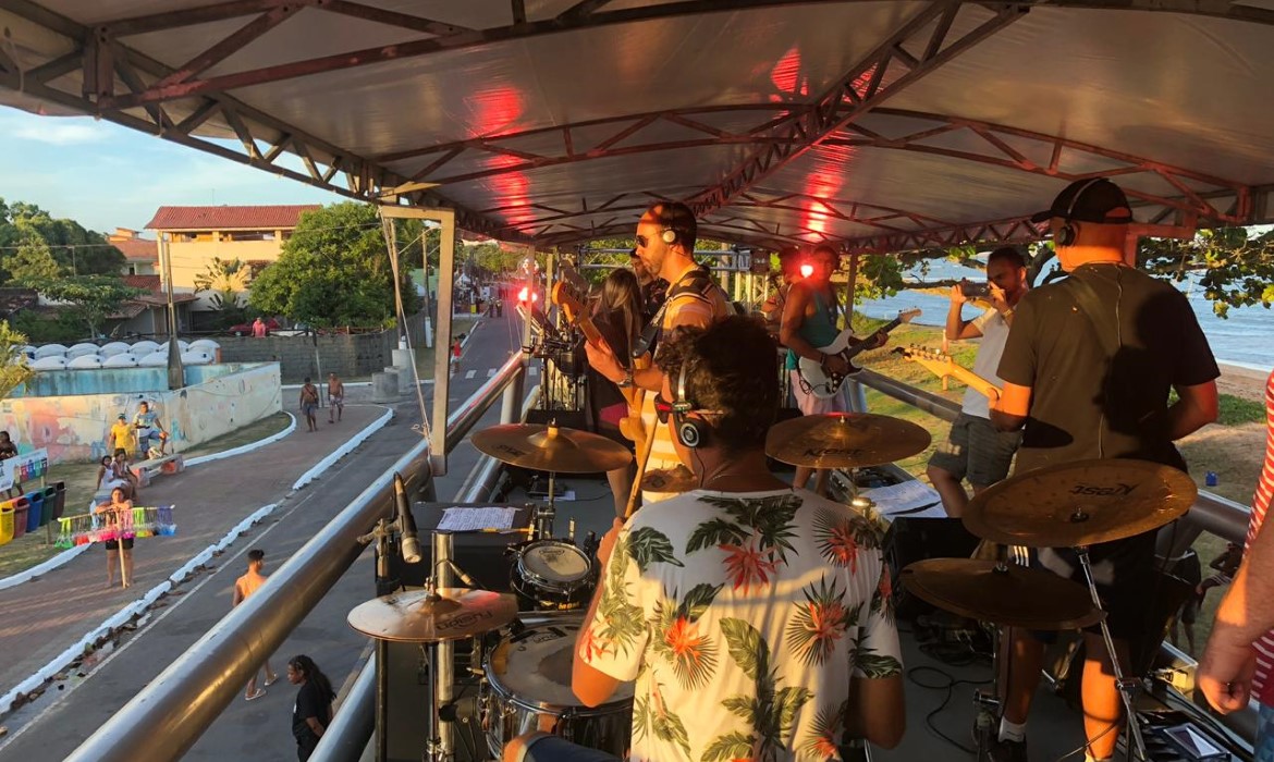 Carnaval Aracruz: trio, shows e marchinha na primeira noite de festa 