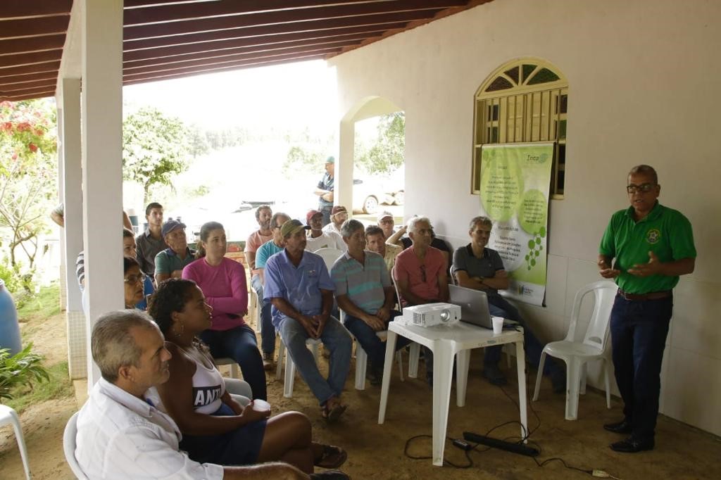 Curso de poda de cacau leva conhecimento teórico e prático para produtores de Aracruz