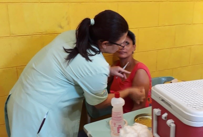 Catadores da Associação Recicle Aracruz recebem vacinas contra Hepatite B e Tétano