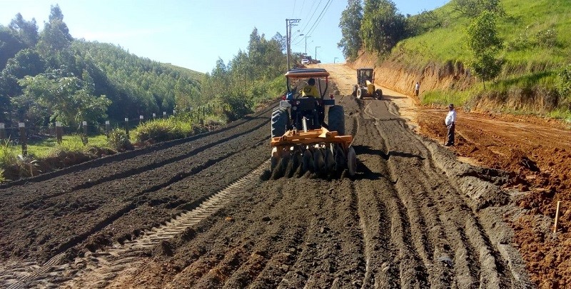 Aplicação do REVSOL: Prefeitura de Aracruz revitaliza rua de acesso ao bairro Pôr do Sol