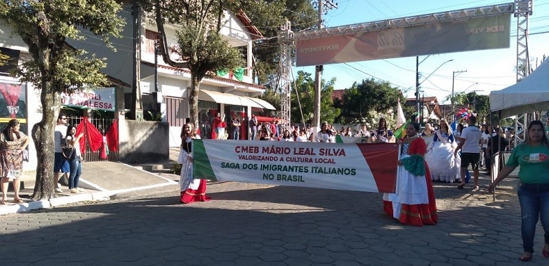 CMEB Mário Leal Silva marca presença no Desfile Cultural da 9° Itália Unita