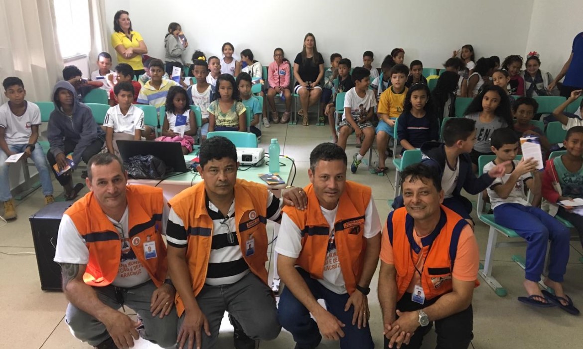 Palestra para alunos de escolas municipais marca segundo dia da Semana Municipal de Proteção e Defesa Civil em Aracruz