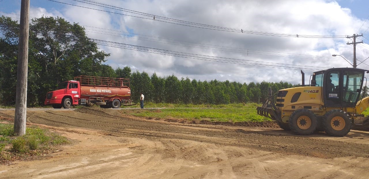 Prefeitura de Aracruz faz manutenção de vias públicas não pavimentadas no litoral do município