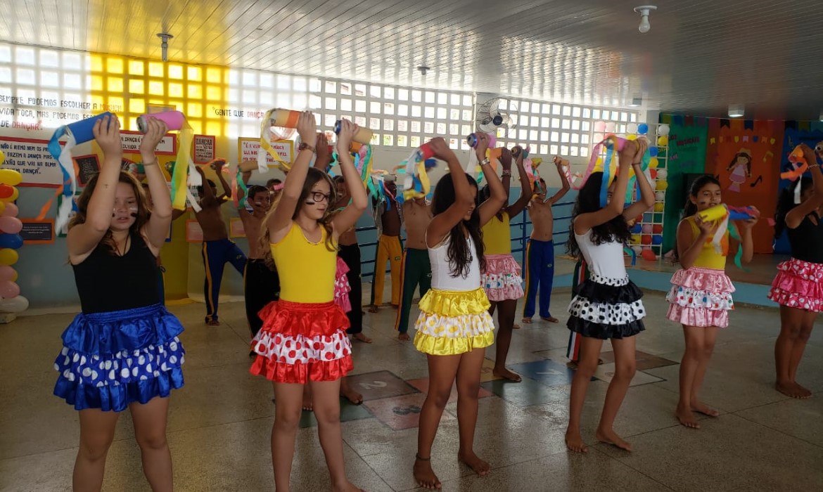 Músicas e danças marcaram a apresentação dos alunos do CMEI José Mambrini