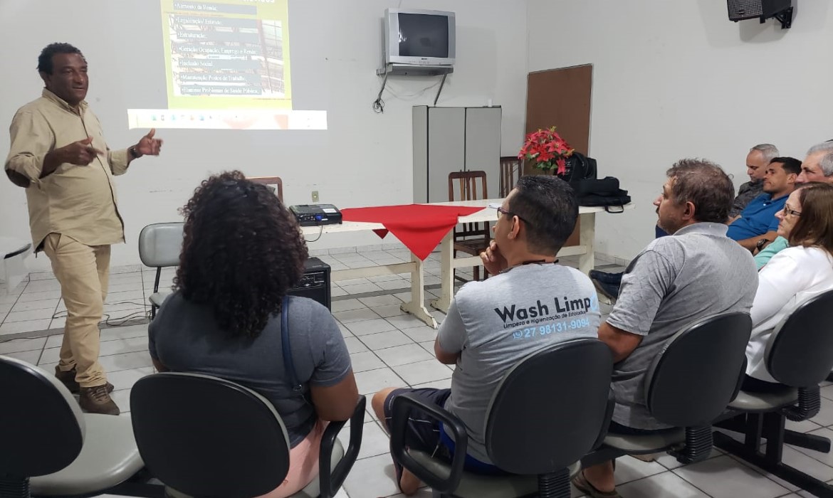 Prefeitura de Aracruz e Sebrae fazem palestra para feirantes do município