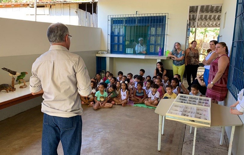 Alunos do CMEI Cinderela recebem visita técnica do Departamento de Tecnologia e Inovação da Suzano