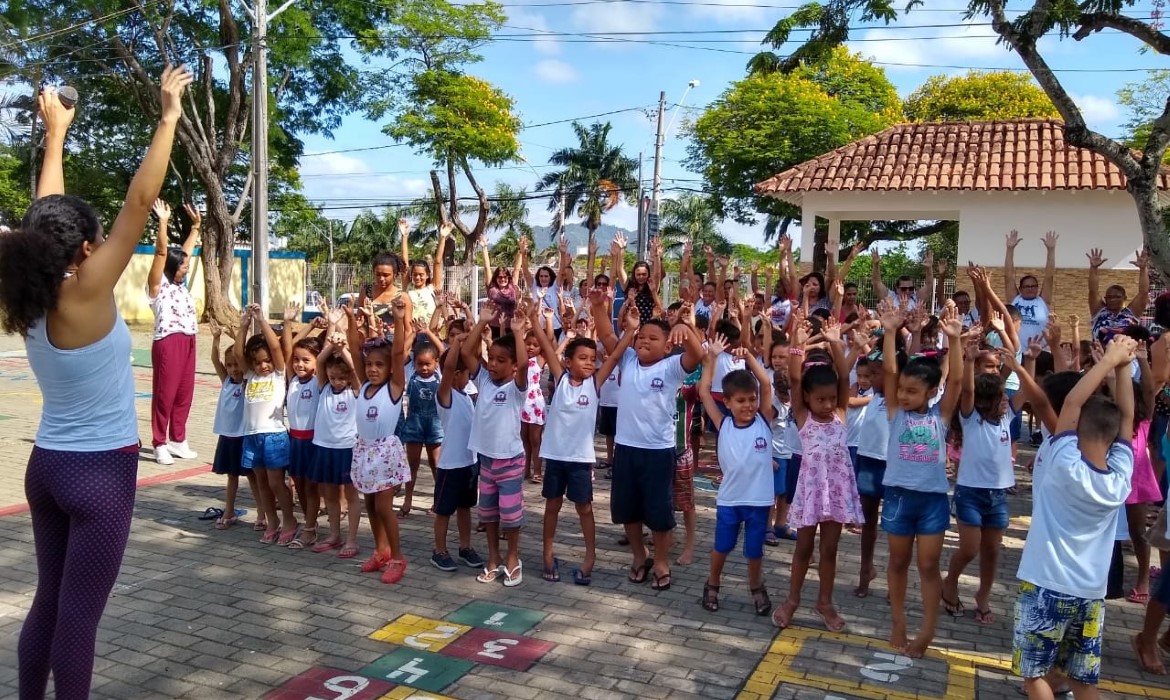 Receita para bem crescer: projeto estimula convivência entre idosos e crianças 