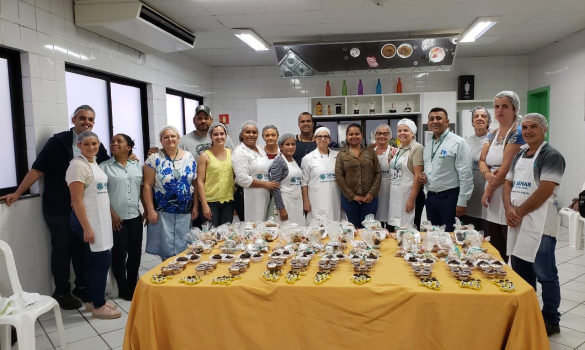 Curso ensina receitas à base de café para produtoras e produtores de Aracruz