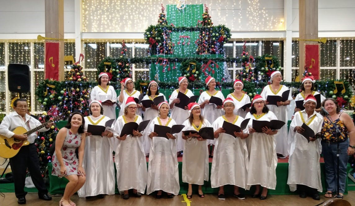 Coral Revivendo a Vida do CCI se apresenta para celebrar o Natal