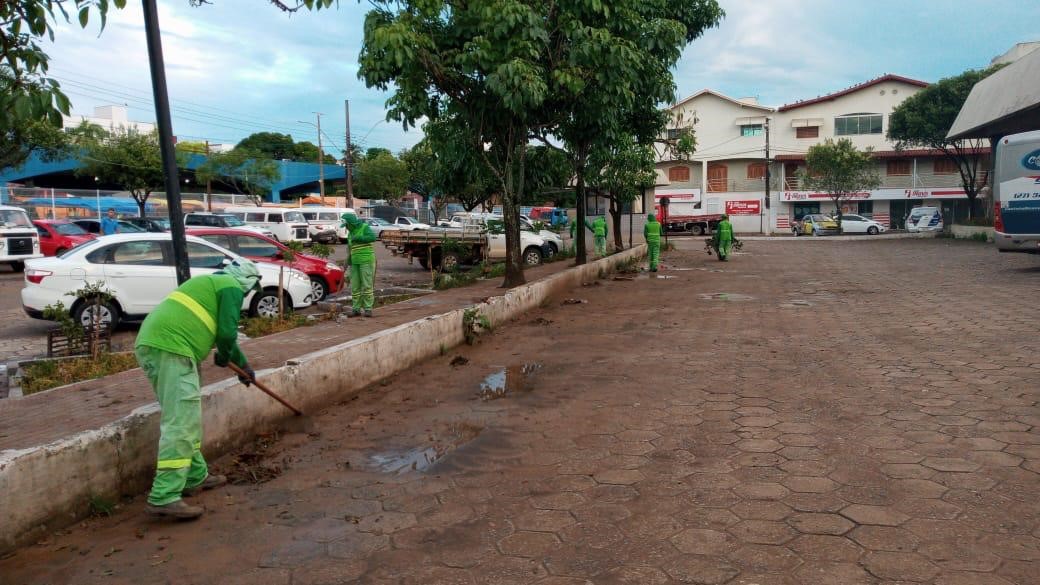 Praça da Paz, Rodoviária e Mercado Municipal já passaram por limpeza