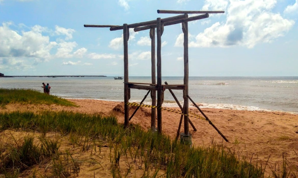 Plataformas para guarda-vidas começam a ser instaladas na Barra do Sahy 