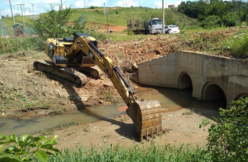Prefeitura de Aracruz faz limpeza preventiva de manilhas no Morobá