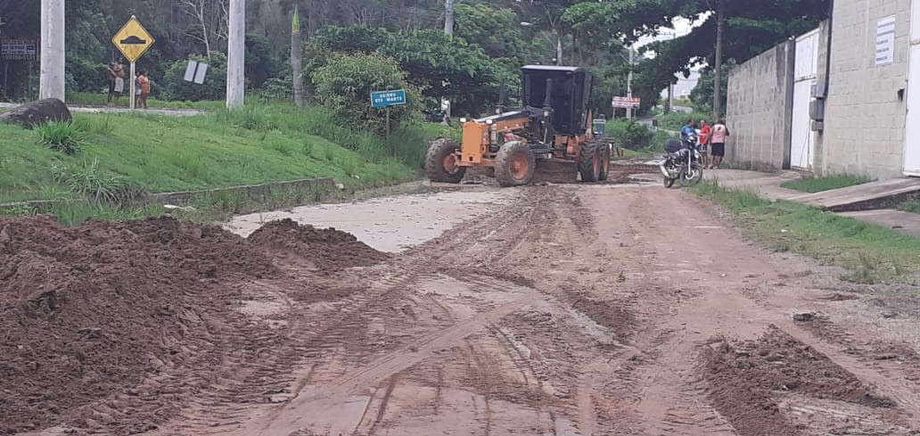 Serviços de limpeza intensificados para diminuir transtornos em localidades afetadas pelas chuvas 