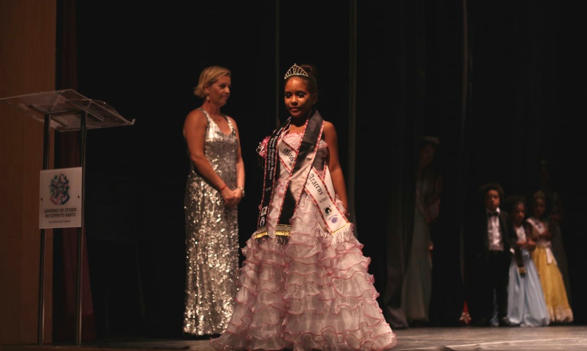 Aracruzense leva título de Miss Mirim Beleza Negra do ES