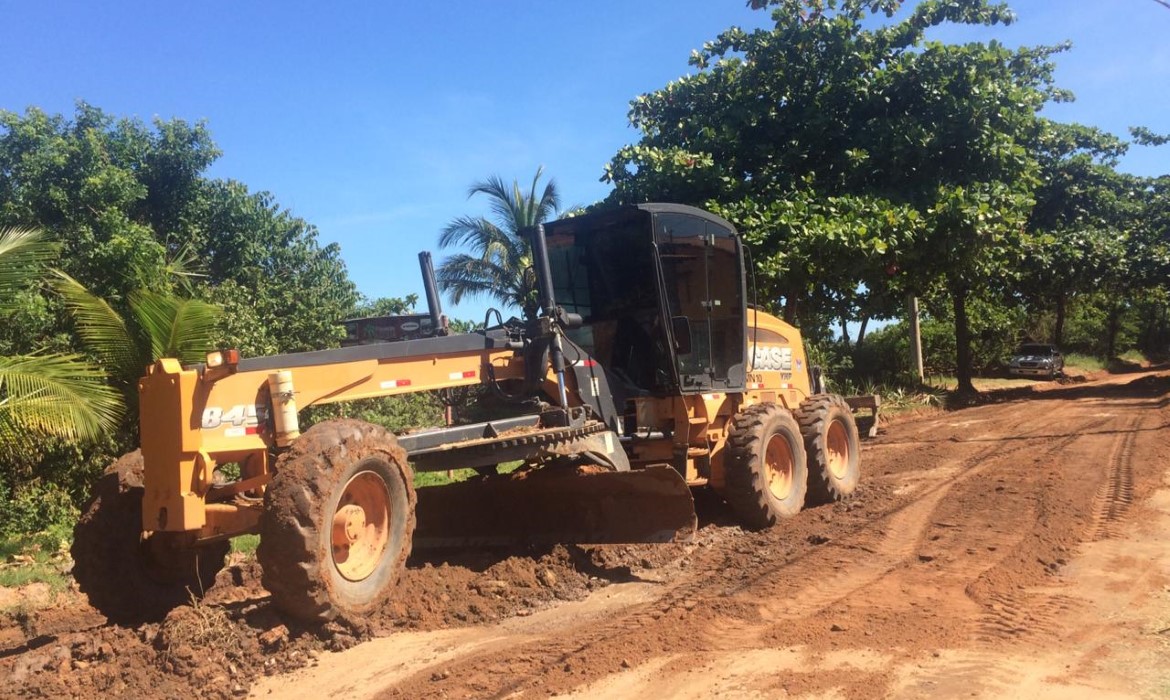 Manutenção de ruas na Praia dos 15