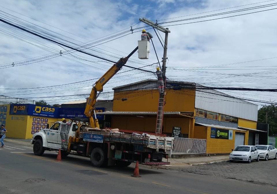 Ruas mais iluminadas e seguras com luminárias de LED