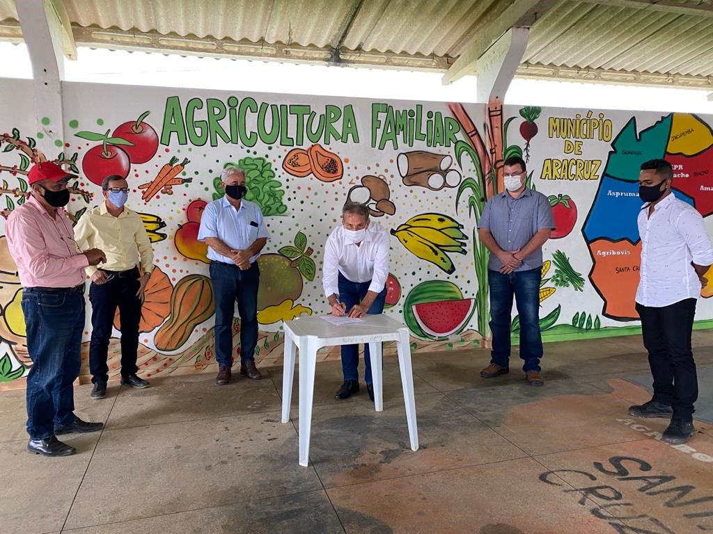 Prefeito de Aracruz assina ordem de serviço para construção do Centro de Triagem de produtos da agricultura familiar