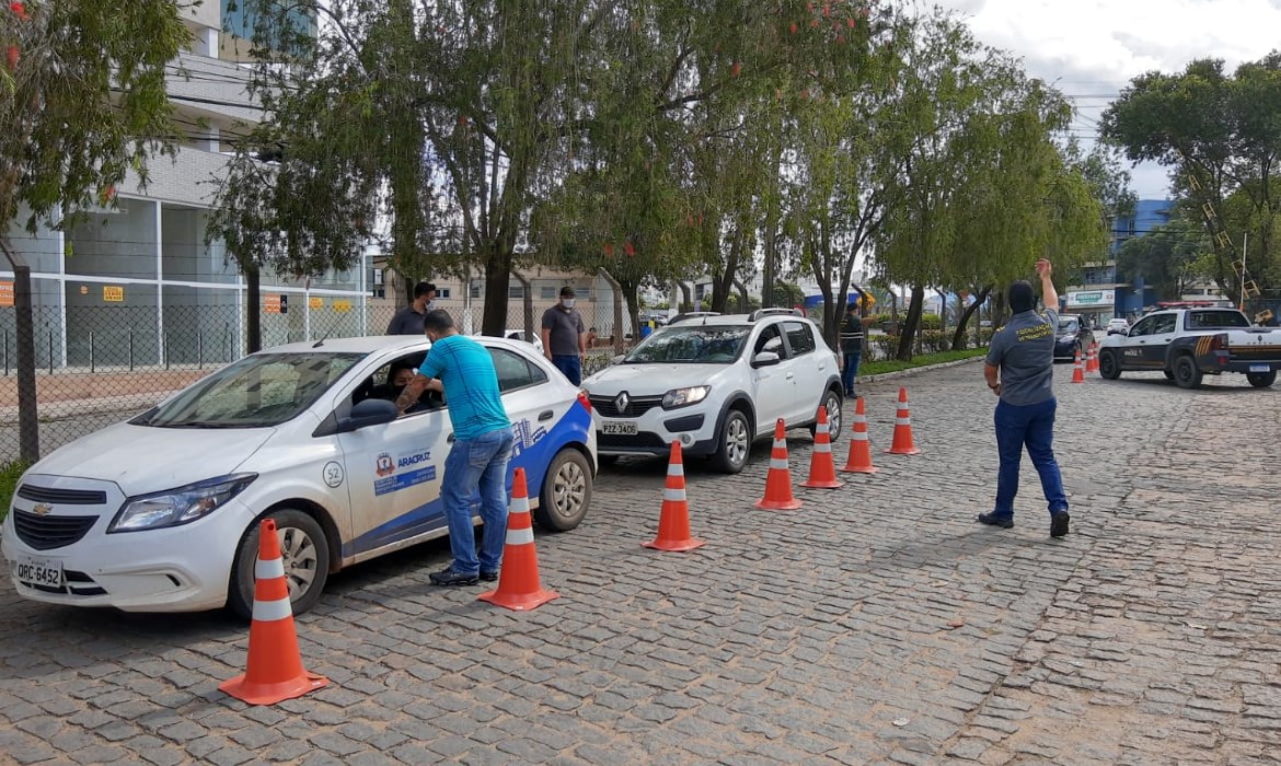 Prefeitura de Aracruz mede temperatura de servidores antes do expediente como prevenção ao coronavírus