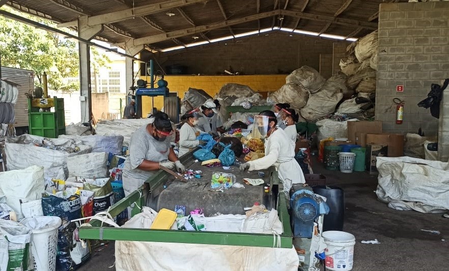 Aracruz recolhe mais de 40 toneladas de materiais recicláveis por mês 