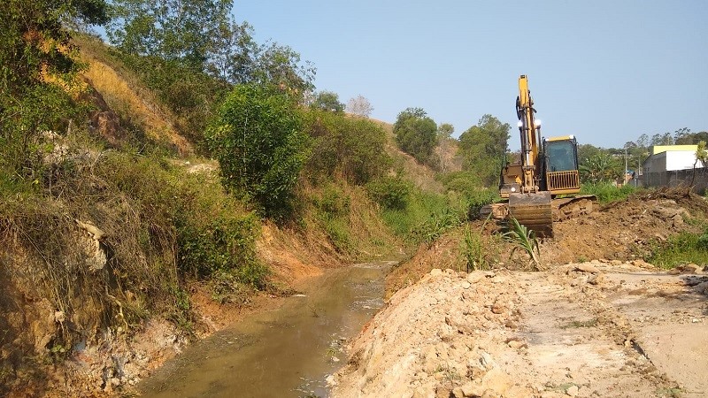 Prefeitura de Aracruz finalizará limpeza do valão no bairro Morobá nesta semana