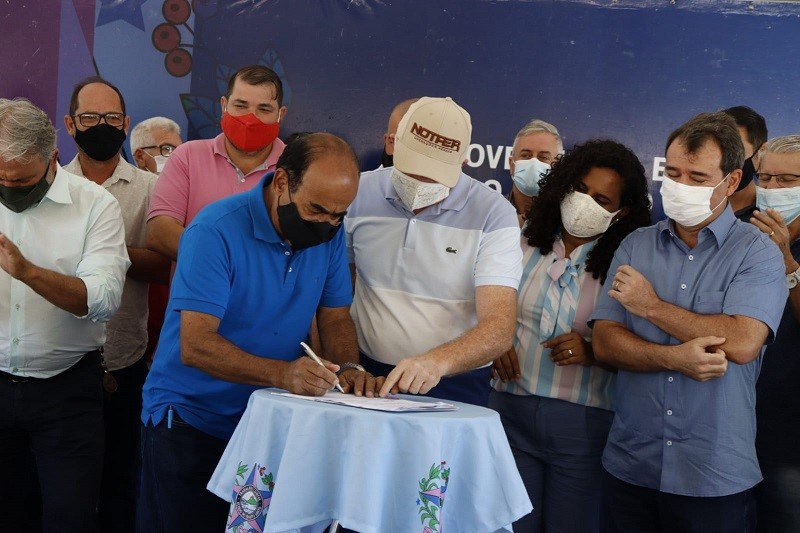 Dr. Coutinho participa de assinatura da Ordem de Serviço para pavimentação da ES-010, trecho Regência X Vila do Riacho