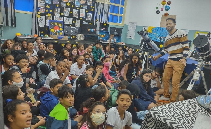 Alunos da EMEF “José Marcos Rampinelli” participam de palestra sobre astronomia