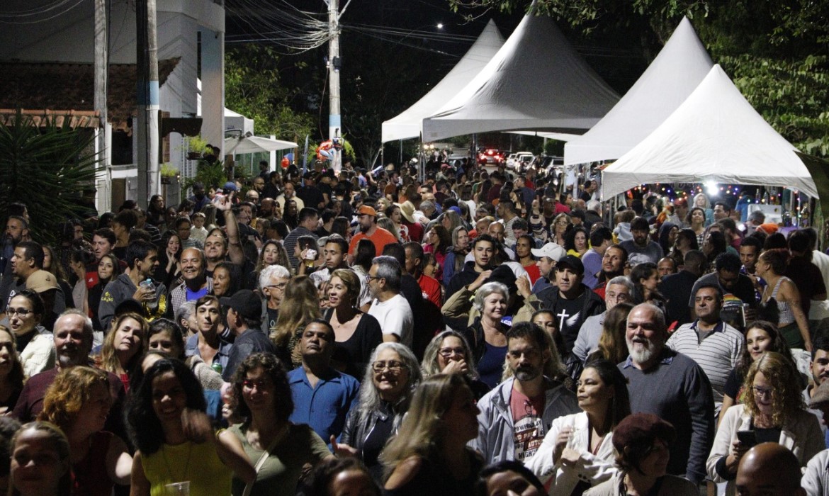 Primeira noite do Festival de Inverno movimentou a Praia dos Padres, no sábado (2)