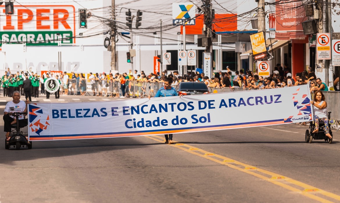 Desfile Cívico-Cultural comemora os 171 anos de Aracruz retratando belezas e encantos do município