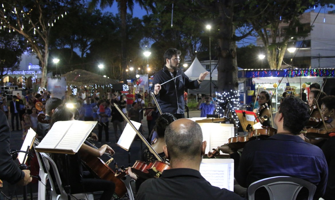 Natal Luz: apresentações culturais marcam o final de semana na Praça Monsenhor G. Schmitz