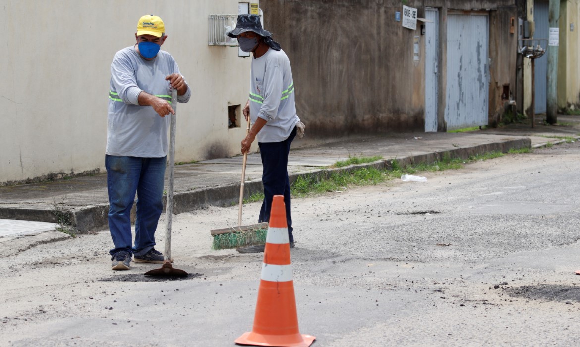 Prefeitura esclarece sobre o serviço de tapa-buracos nas vias do município