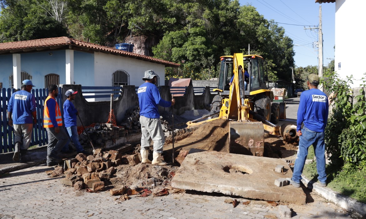 Santa Cruz recebe mutirão com serviços de limpeza pública e manutenção de vias