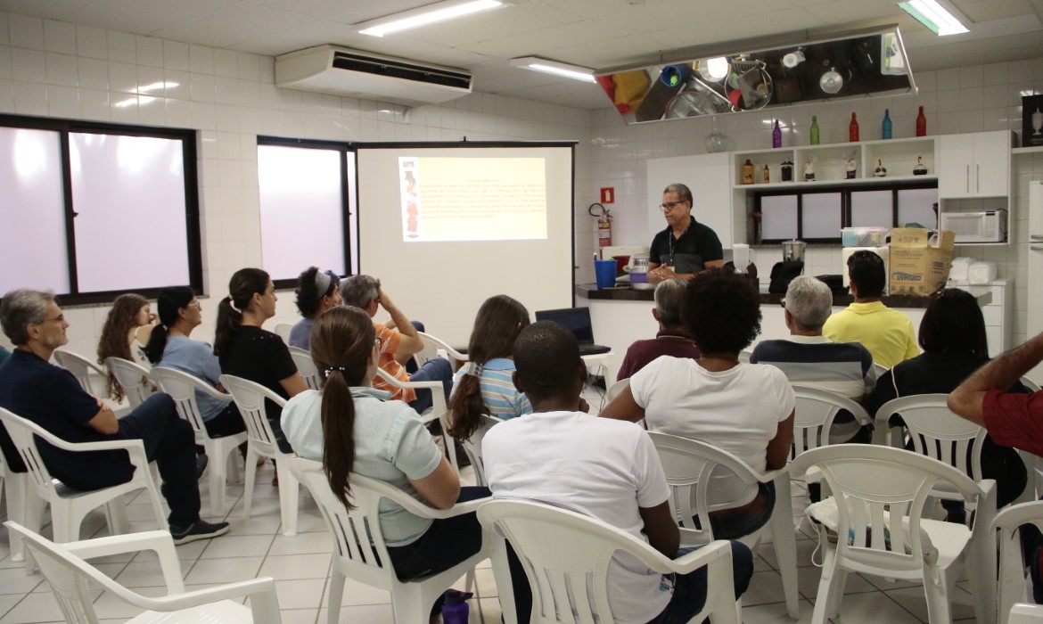 Produtores aprendem técnicas para aproveitamento de derivados do cacau 