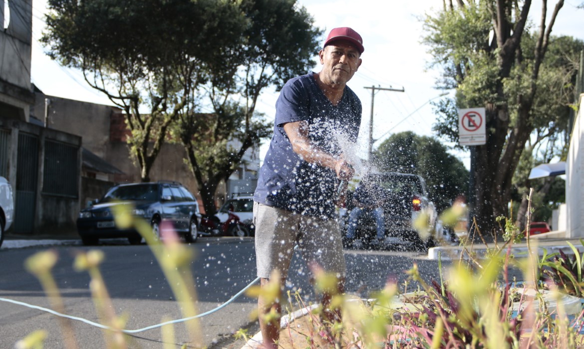 Prefeitura de Aracruz e moradores transformam pontos viciados de lixo em jardins