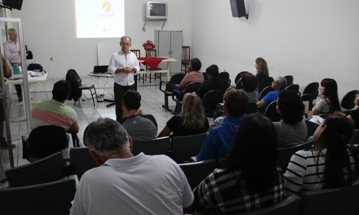 Comerciantes do Mercado Municipal participam de palestra sobre marketing 