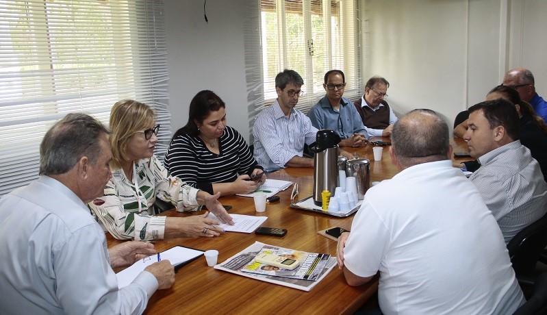 Prefeitura se reúne com CDL para tratar ações voltadas ao outubro rosa, vigilância sanitária e natal