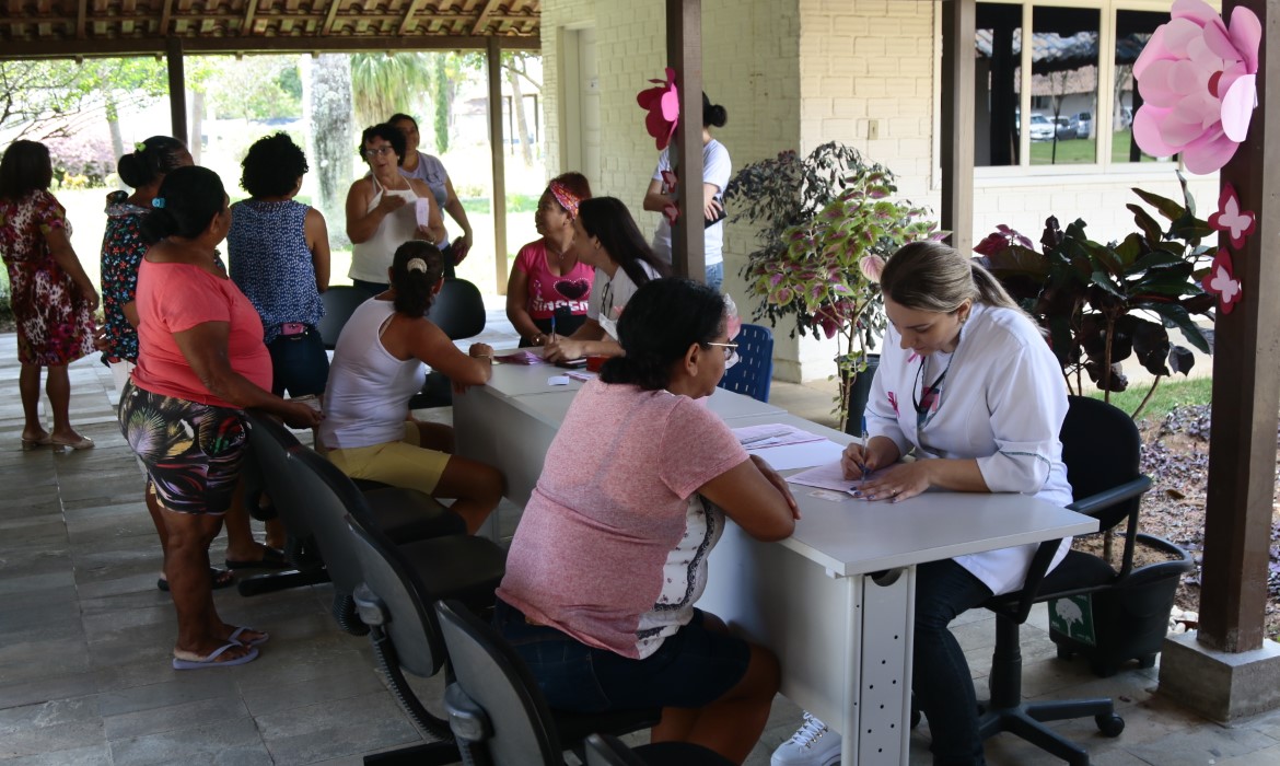    Dia “D” Outubro Rosa: servidoras são atendidas e encaminhadas para exame de mamografia 