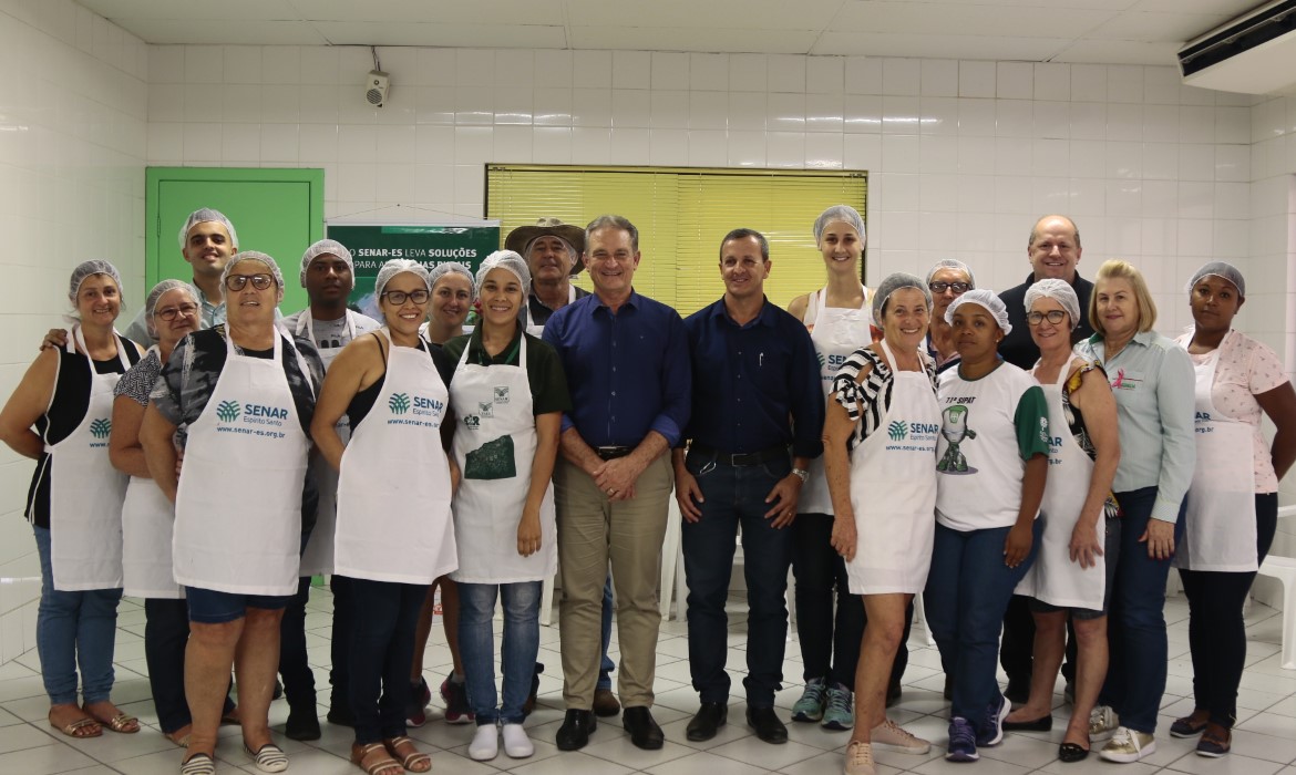 Produtoras de Aracruz preparam receitas deliciosas no curso de derivados lácteos