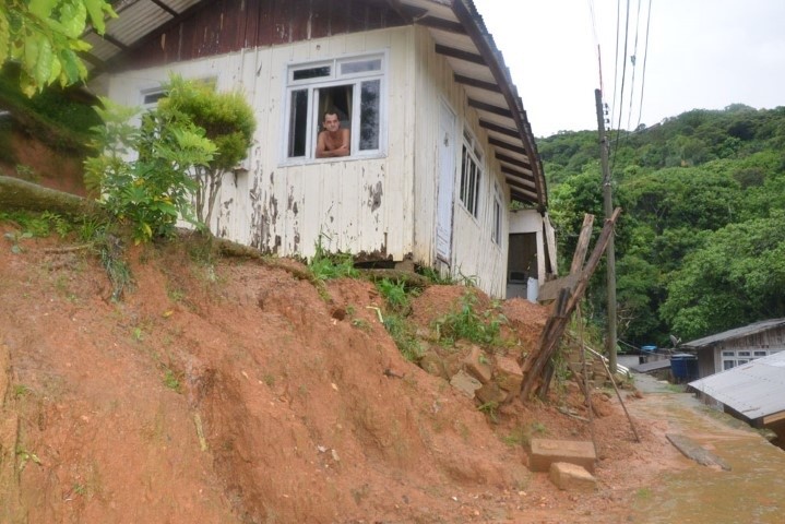 Defesa Civil de Aracruz alerta munícipes quanto à previsão de chuvas