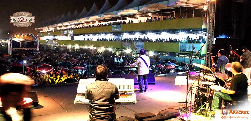 Cantor Amado Batista abre a festa da Expoagro Vidas Aracruz com show emocionante 