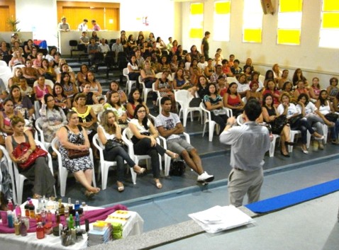 Profissionais de salão de beleza participam hoje (08) do 'Aracruz Beleza 2010'