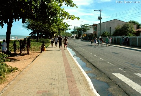 Animais domésticos nas praias de Aracruz, só no calçadão, segundo Lei Municipal