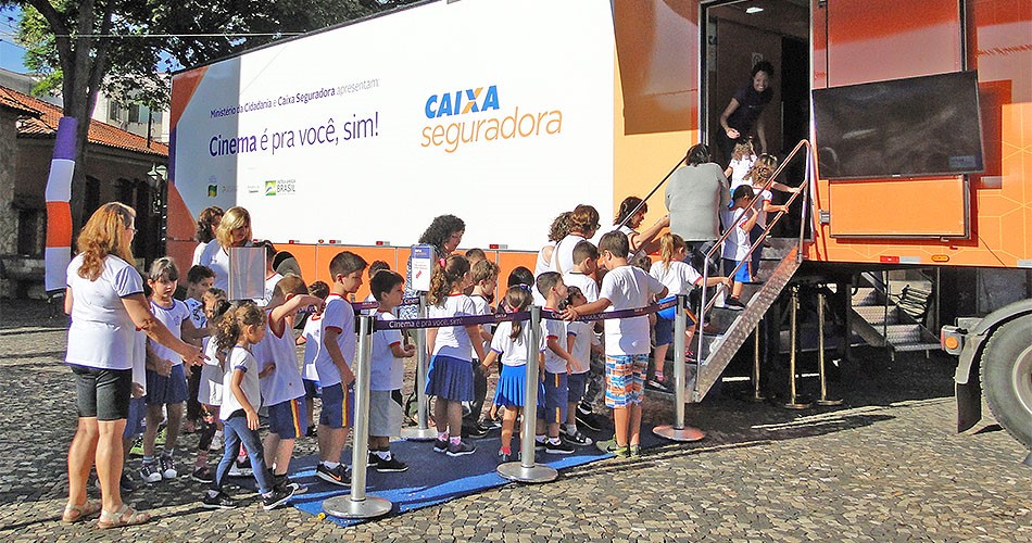 Maior projeto de cinema móvel do Brasil chega em Aracruz com três dias de muito entretenimento