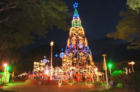 Natal Luz ornamenta município de Aracruz e diverte população