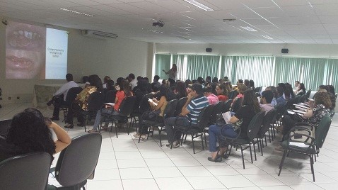 Dentistas da Prefeitura recebem treinamento para detecção do câncer de boca